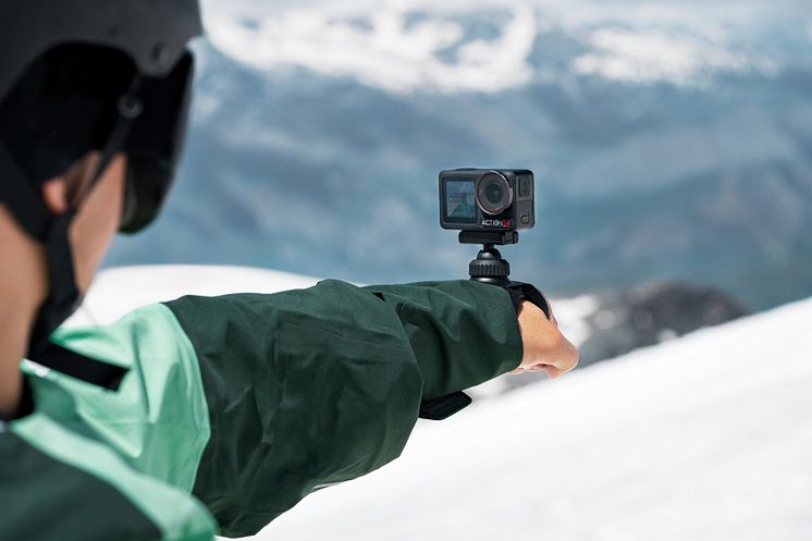 Osmo Action 5 Pro_Skiing_ 360° Wrist Strap.jpg
