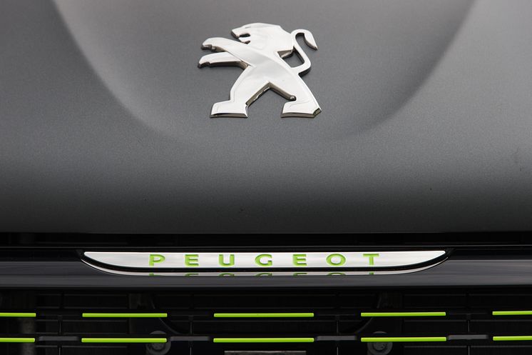 Premiär för Peugeot 208 klädd i ”haute couture” lack 