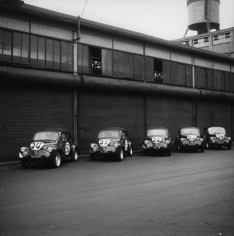 Renault takes to the track for the 2022 edition of Le Mans Classic (4)