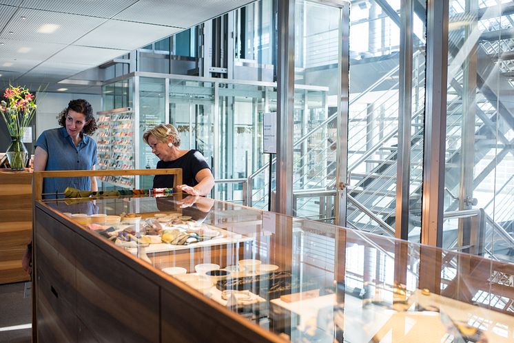 Franziska Bründler im Kunstmuseum Cafe 