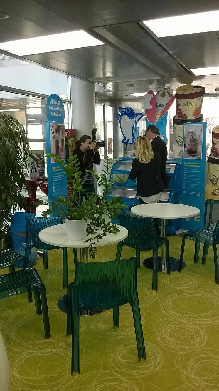 Kauppalehti kuvasi haastateltavat toimistolla