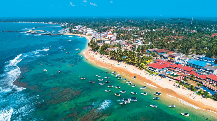 Hikkaduwa beach-Sri Lanka-LOC_000378_shutterstock_1286001814