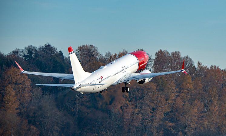 Norwegians första svenskregistrerade flygplan på väg från Boeingfabriken i Seattle (Boeing 737 MAX 8)