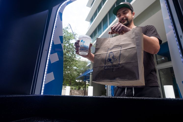 Levering med selvkørende Transit Connect