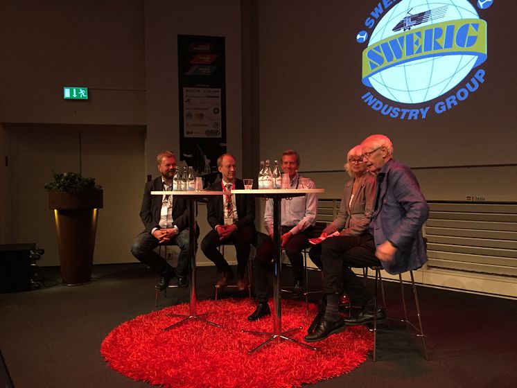 Jonas Karlsson, vd, Oslo-Stockholm 2.55 AB, Lennart Kalander, Trafikverket, moderator Ulf Nyström, Karin Svensson-Smith (MP), ordförande i Riksdagens Trafikutskott, och HG Wessberg, Sverigeförhandlingen