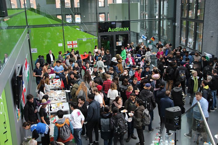 Treffen mit Studierenden aus aller Welt bei traditionellen „Internationalen Nachmittag“ am 25. Oktober 2018