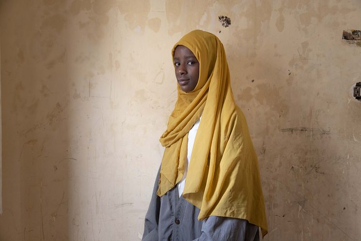 CH1802365_Sheza, 14, poses for a portrait at her home in Cairo, Egypt