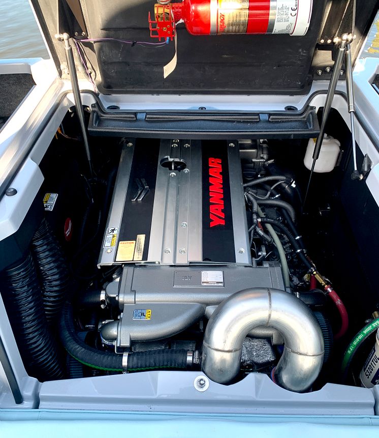 Hi-res image - YANMAR - YANMAR, Mastry, and Nautique have developed an innovative solution based on the YANMAR 8LV370 marine diesel engine for the wake sports boating sector