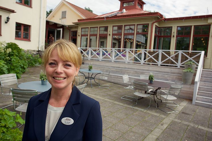 Åse Sinnby, Hotellchef Smådalarö Gård