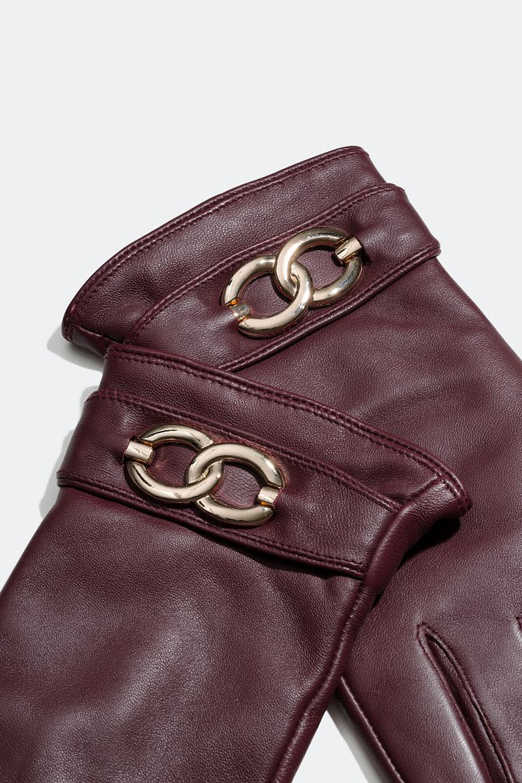 Leather Gloves with Chunky Chain