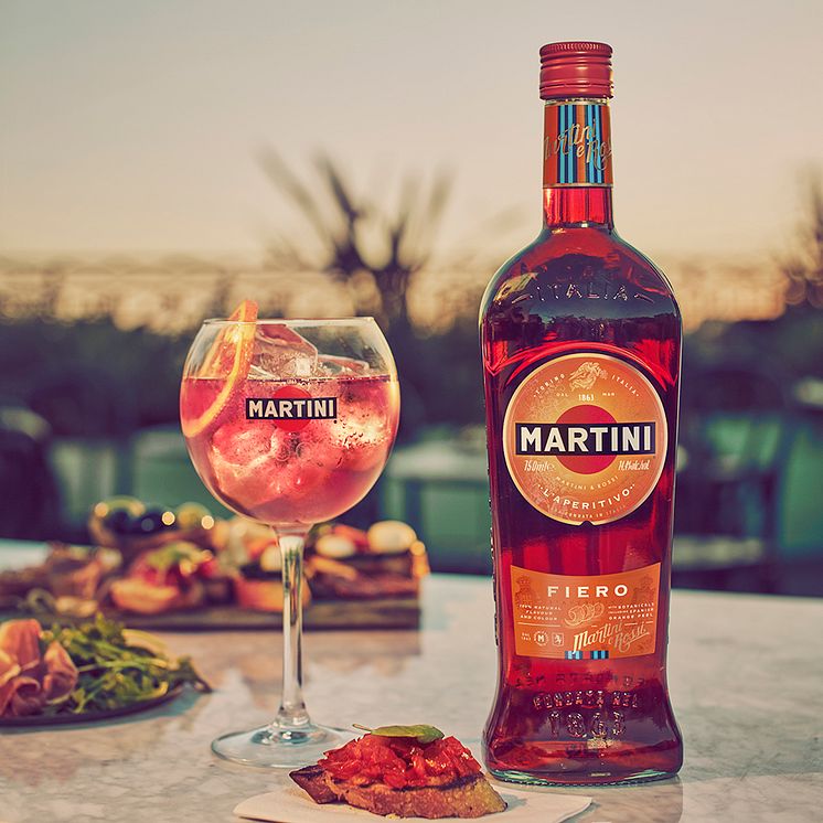 Martini Fiero glas and bottle