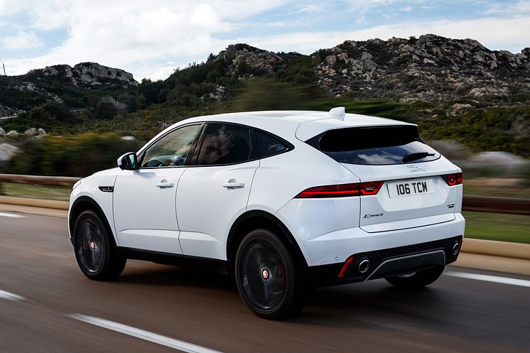 E-PACE S D240_YulongWhite_058