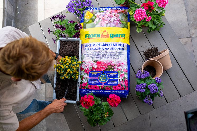 Floragard_Aktiv Pflanzerde für Balkon und Geranien