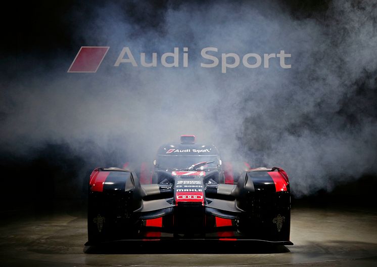 Audi Sport Finale 2015 - Audi R18 2016 front smoke
