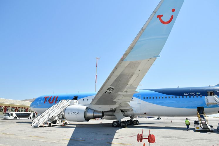 boeing-767-on-ground-tui-fly