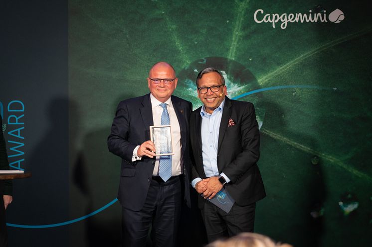 Henrik Andersen, CEO, Vestas together with Anil Agarwal, CEO Capgemini Nordics