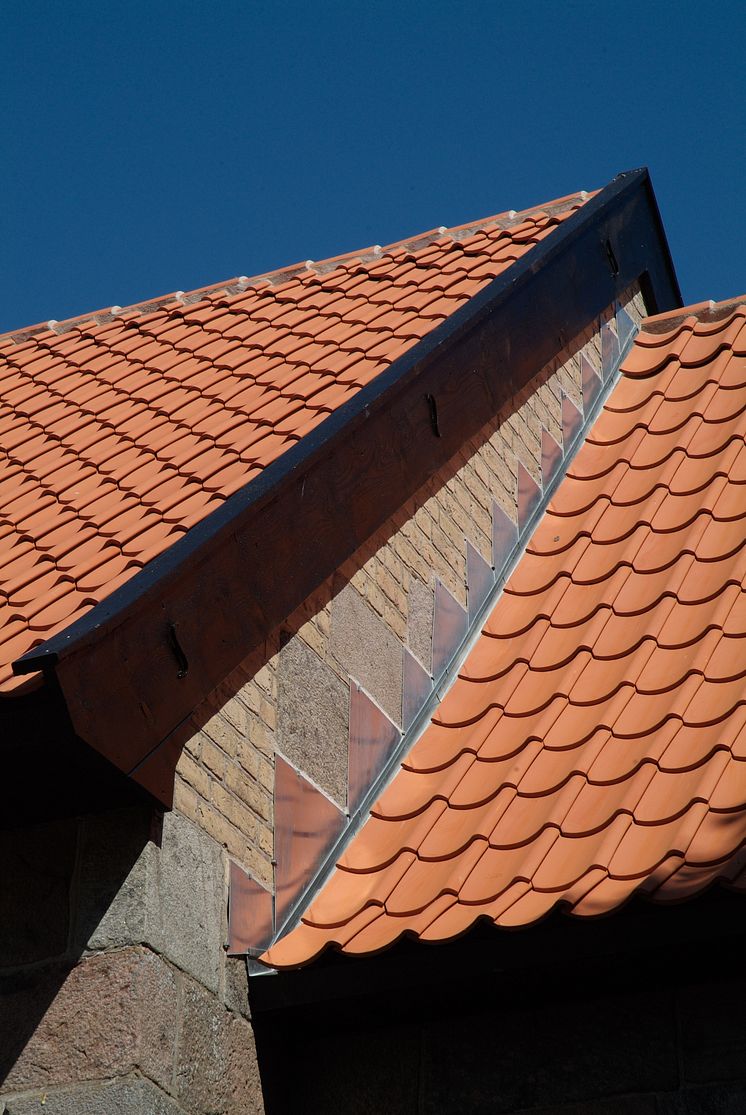 Håndbearbejdede Dantegl tagsten på Siem Kirke_3