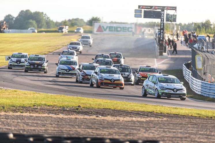 Renault Clio Cup 2015. Foto: Daniel Ahlgren/STCC