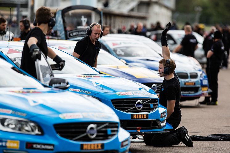 Volvo Polestar Racing på Swecondagarna 2014 - teamet i depån
