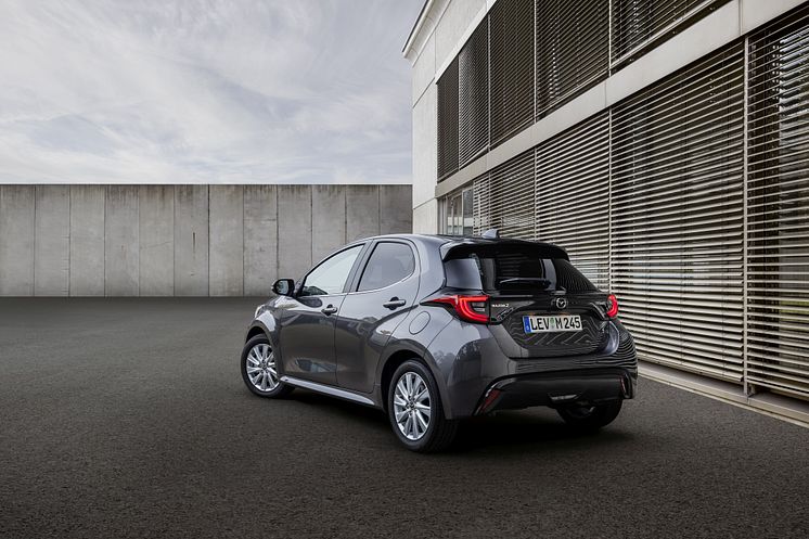 MAZDA2_HYBRID_095