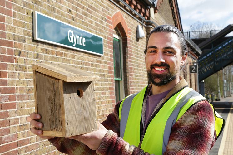 8 Sid Sharpe from the Bee Friendly Trust installs Homes for Nature for Southern Rail at Glynde station.jpg