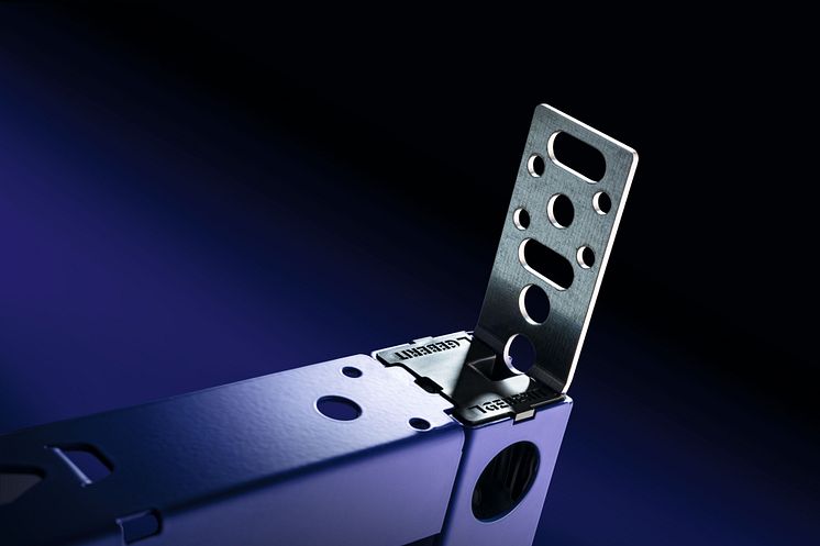 2025 Duofix pull-out side fastening close-up beauty shot.jpg