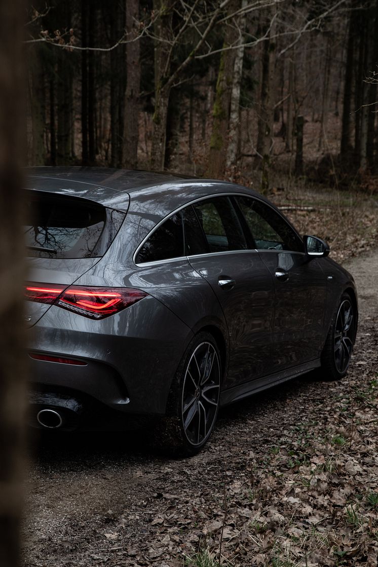 Mercedes-AMG CLA 35 shooting brake