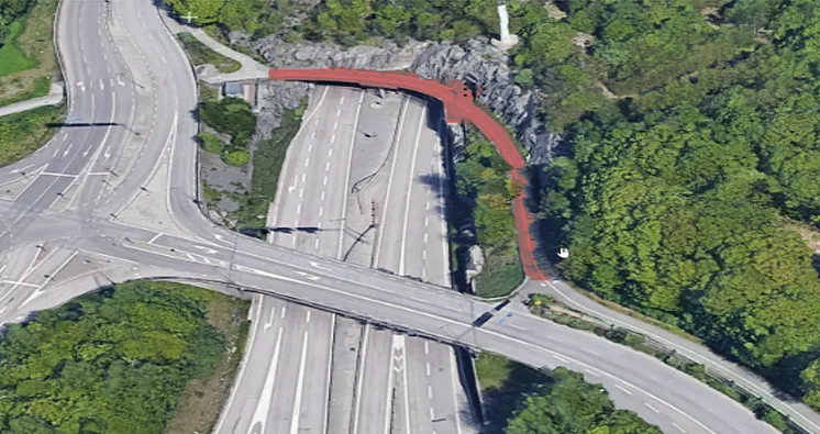 Den röda markeringen på bilden visar var gång- och cykelvägen vid Lundbytunneln tillfälligt kommer att stängas av.