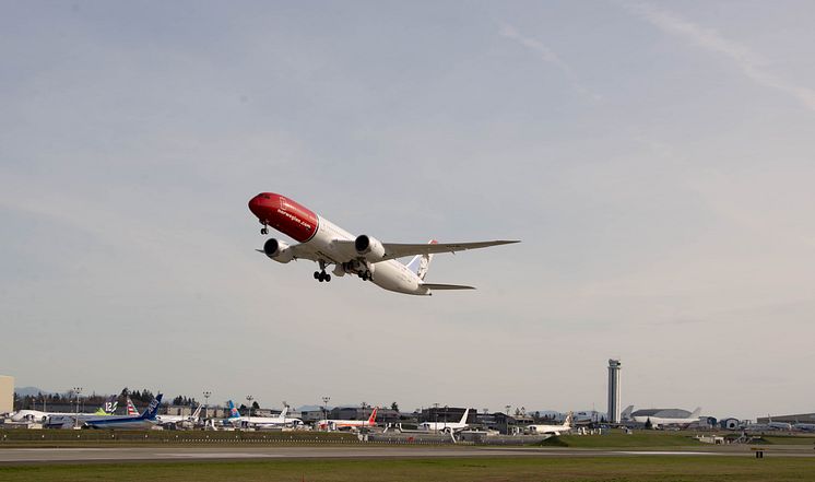 Dreamliner 787-9 EI-LNI "Greta Garbo" despegando de Seatlle.