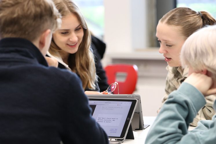 Medienkompetenzzentrum Vechta - Schülerinnen und Schüler lernen über Desinformation und Fake News