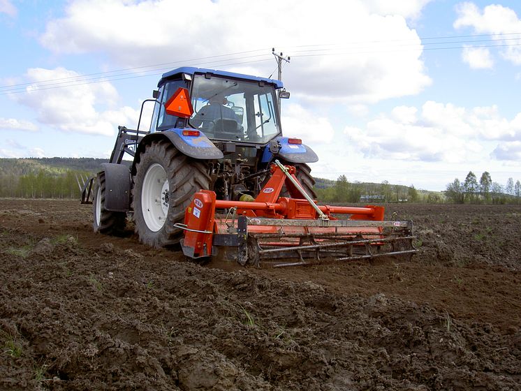 Ortolan tillverkar olika maskiner för maskinell jordbearbetning. 