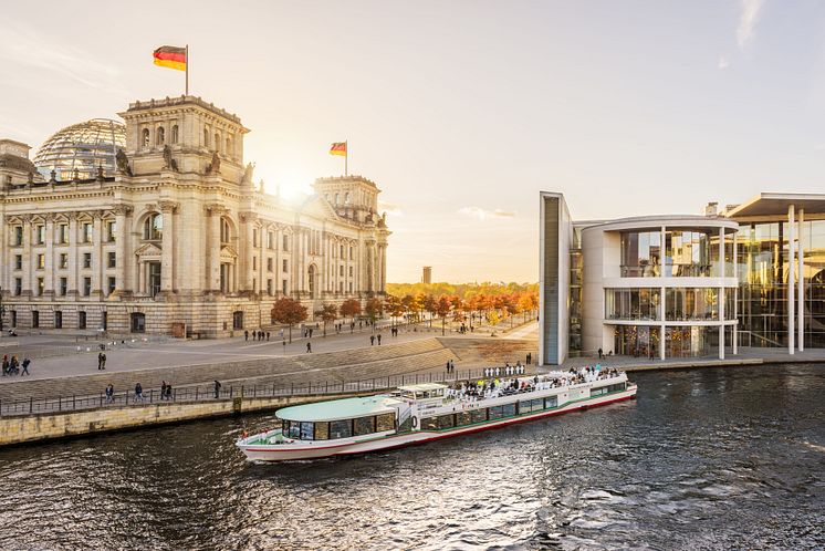 Berlin: Bootstour auf der Spree, Reichstag und Paul-Löbe-Haus 