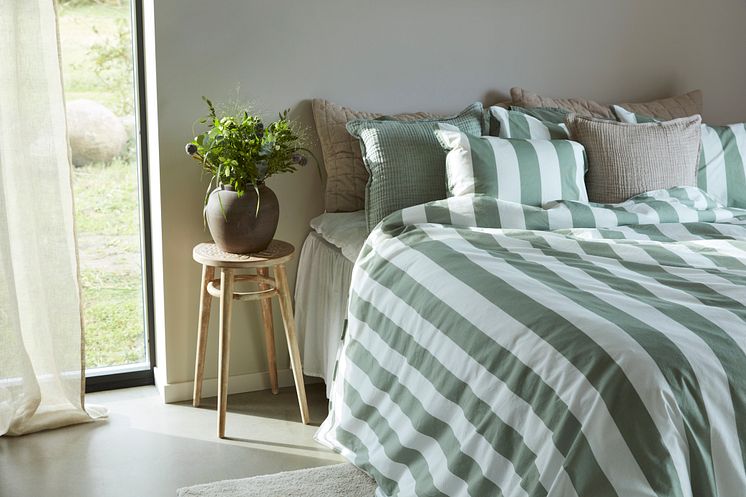 917728 Bed set vintage stripe green