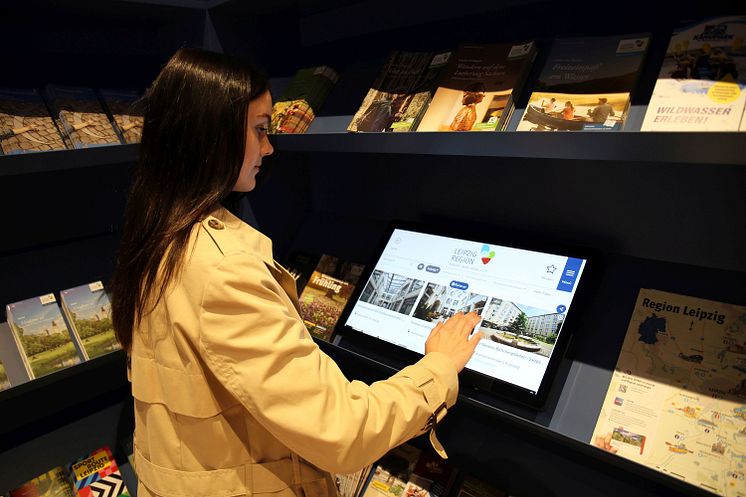 Tourist-Information Leipzig - Informationsbereich mit Touch Pads