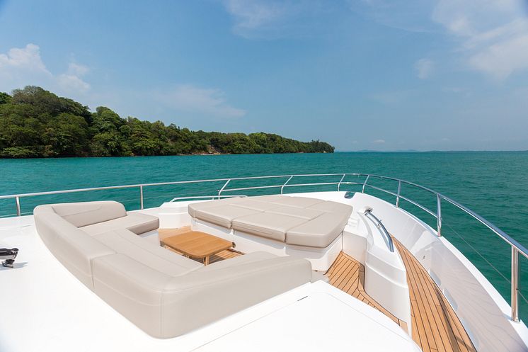 High res image - Princess Motor Yacht Sales - Princess 75 exterior foredeck