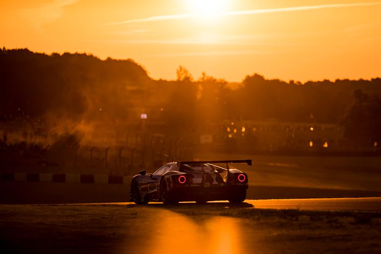 Ford GT 69 i solnedgangen