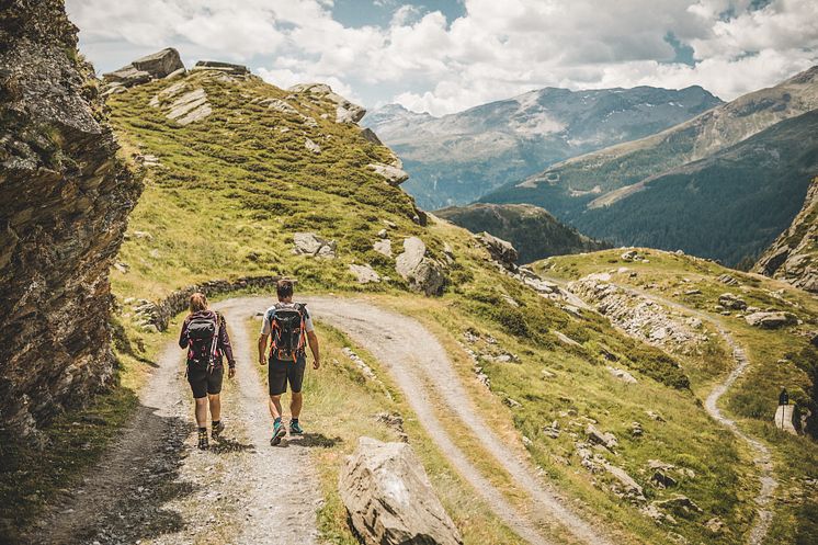 Unterwegs auf den alten Roemerpfaden der ViaSpluga © Schweiz Tourismus By-Line swiss-image.ch Ivo Scholz