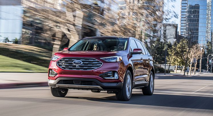 2019-Ford-Edge-Titanium-2