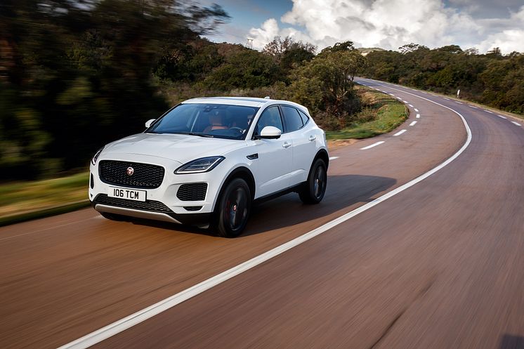 E-PACE S D240_YulongWhite_047