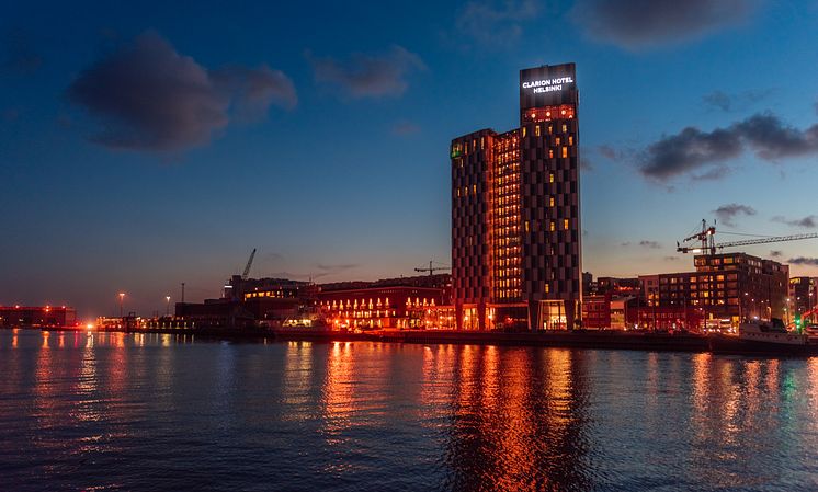 Clarion-Hotel-Helsinki-exterior-bynight-1