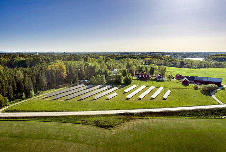 Solhagen i Torphyttan med Stora Lindesjön i bakgrunden.