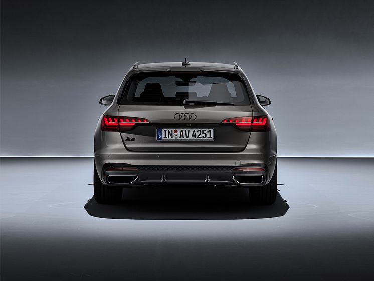 Audi A4 Avant (terragrå)