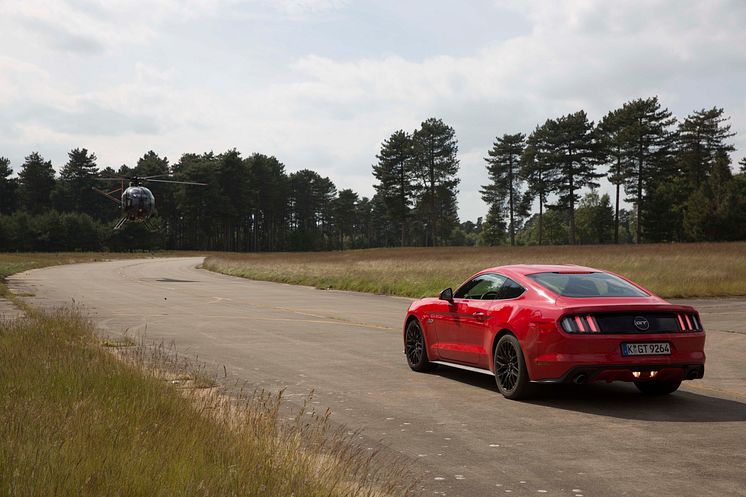 Egy új filmjében Ben Collins, a korábbi ‘Stig’ a Ford Mustangot nevezte a legjobb kaszkadőrautónak; Európában 10.000 Mustang talált gazdára