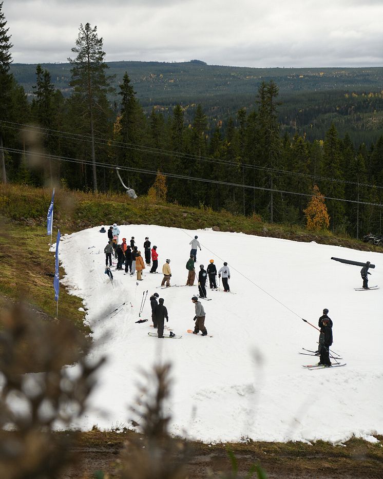 241005-Kläppen-försäsongspark-sparad-snö-foto-Daniel-Bernstål.jpeg