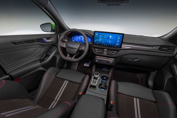 2021_FORD_FOCUS_ST_INTERIOR_04