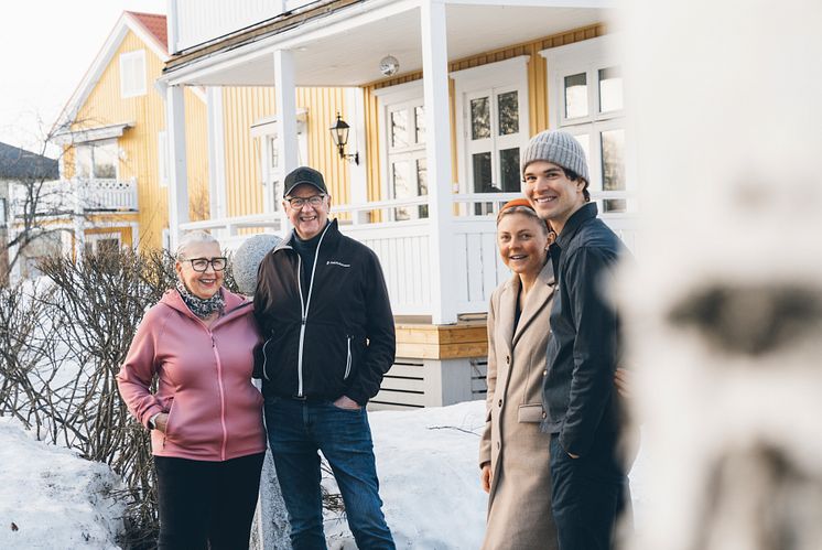 Eva och Lennart Lundmark samt Frida Markstedt och Simon Åström