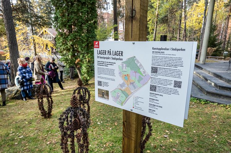 Skylt med beskrivning av projektet i Stadsparken