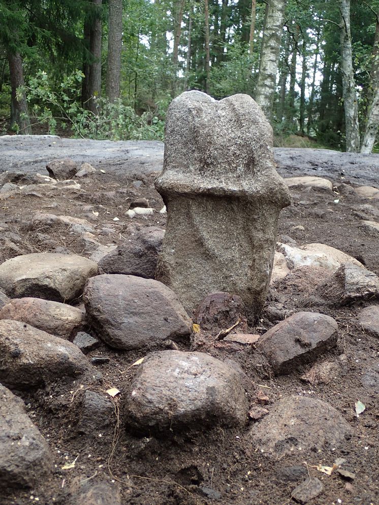 Fallos, stenskulptur vid utgrävning