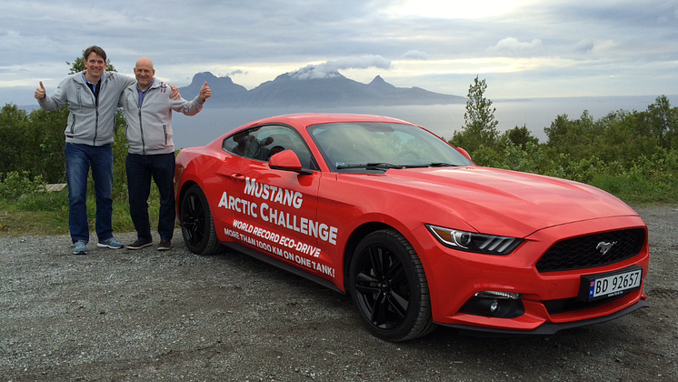 Knut og Henrik vil sette verdensrekord med sportsbilikonet Ford Mustang