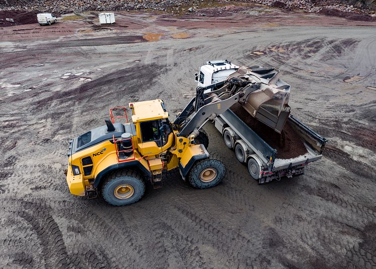 Volvo L220H under lastning hos NCC